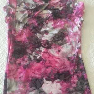 Short sleeve top, perfect for summer.